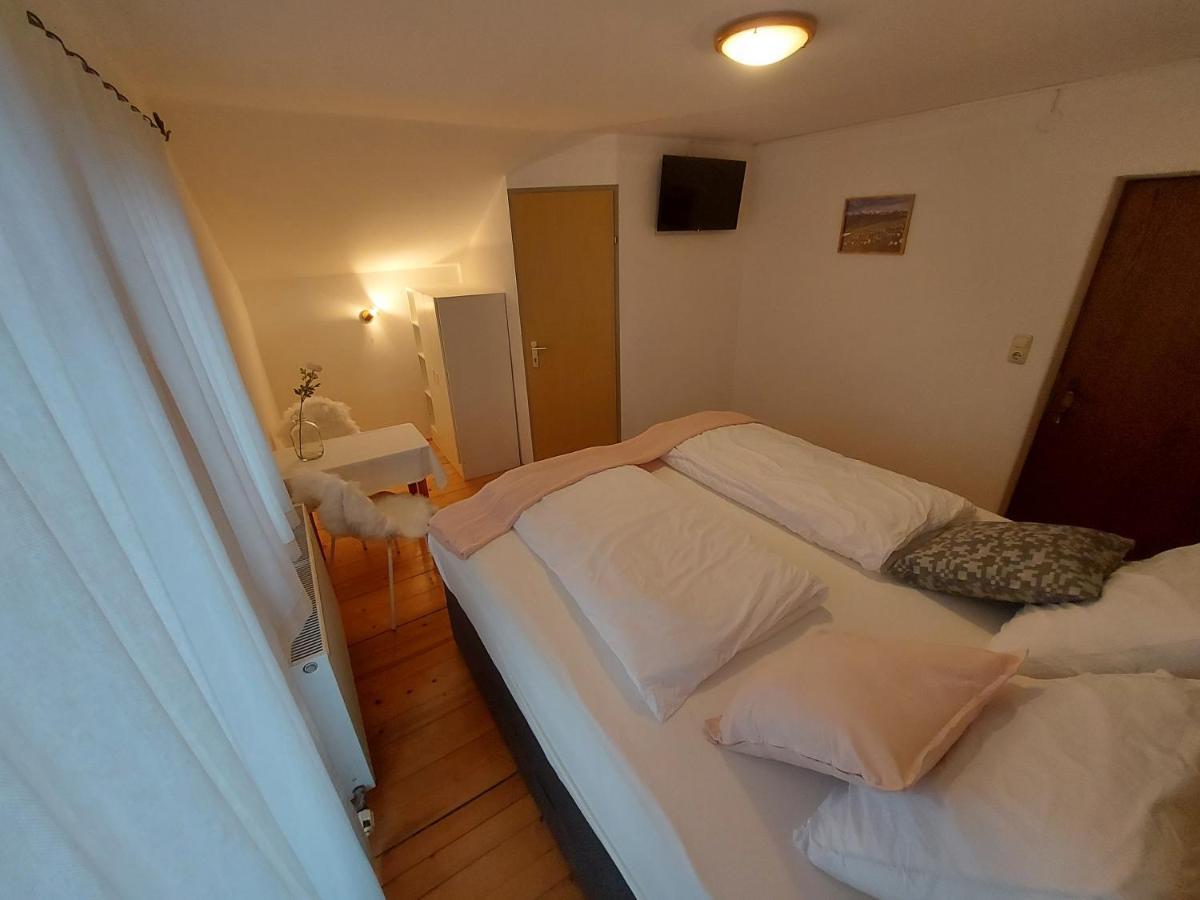 Zum Schneider Bed and Breakfast Finkenberg Exteriör bild