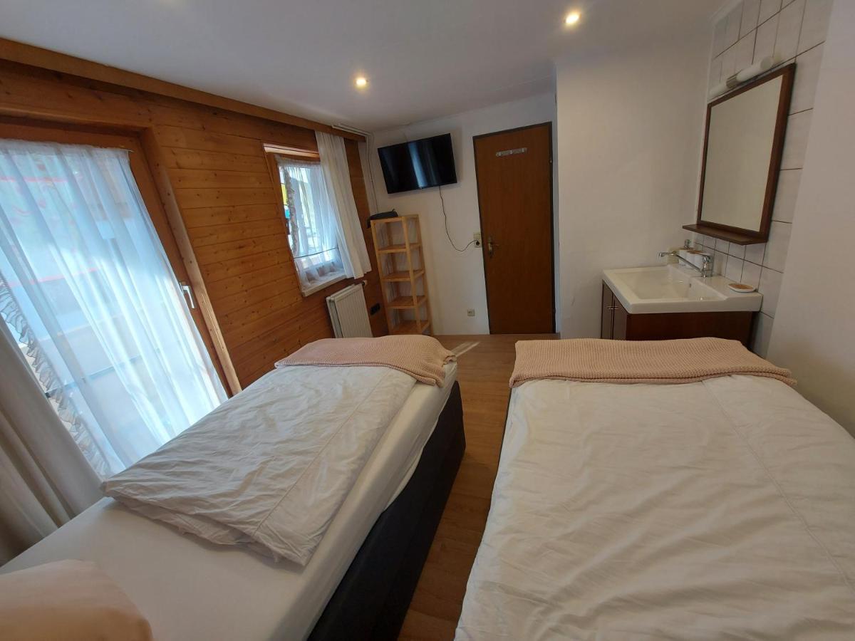 Zum Schneider Bed and Breakfast Finkenberg Exteriör bild