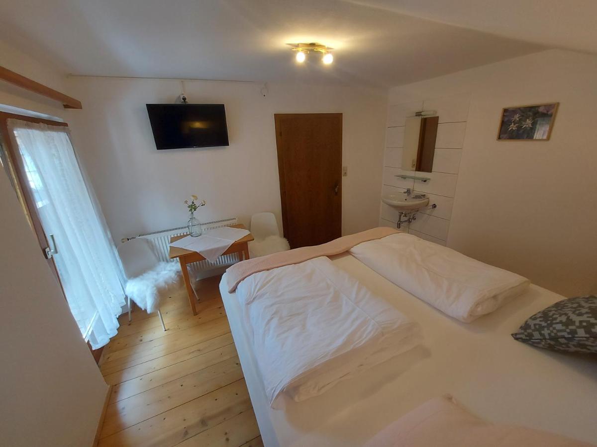 Zum Schneider Bed and Breakfast Finkenberg Exteriör bild